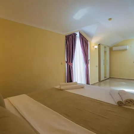 Calis'ta Denize Sifir 8 Kisilik Pearl 9 Βίλα